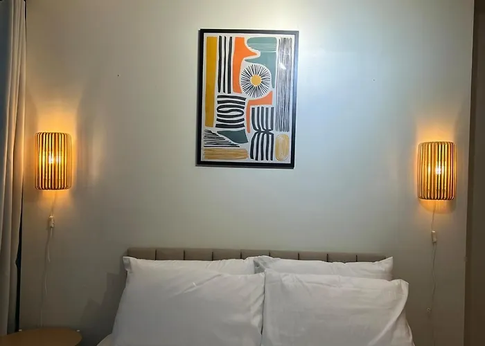 New! Roomy & Zen Wi-fi 350mbps Uptown Bgc Backhome7 *