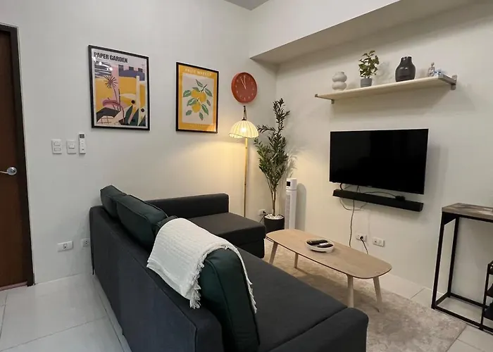 New! Roomy & Zen Wi-fi 350mbps Uptown Bgc Backhome7 Manila