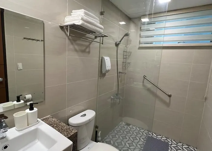New! Roomy & Zen Wi-fi 350mbps Uptown Bgc Backhome7 Apartamento