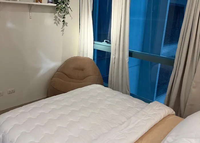 New! Roomy & Zen Wi-fi 350mbps Uptown Bgc Backhome7 Apartamento *