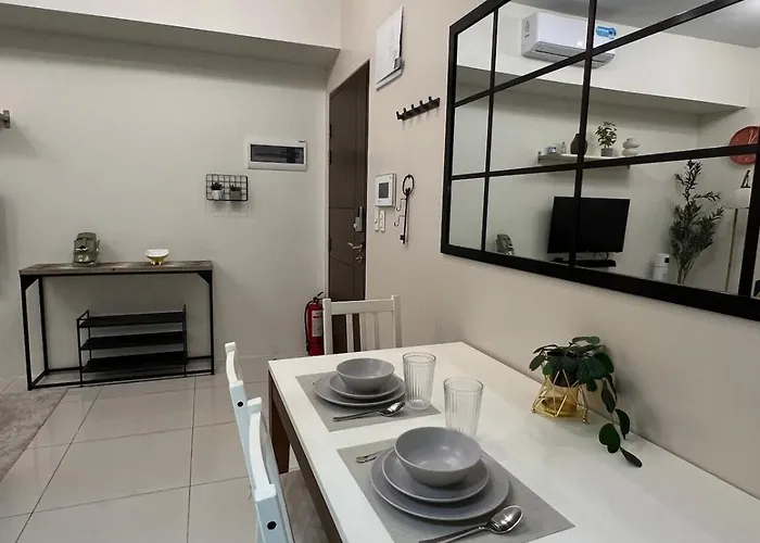 New! Roomy & Zen Wi-fi 350mbps Uptown Bgc Backhome7 * Manila