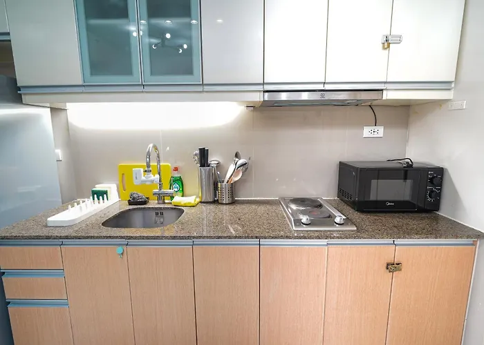 New! Roomy & Zen Wi-fi 350mbps Uptown Bgc Backhome7 Apartamento Manila