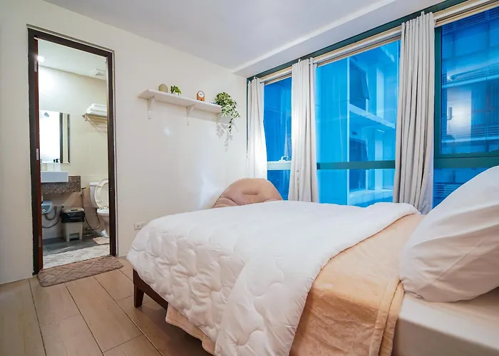 New! Roomy & Zen Wi-fi 350mbps Uptown Bgc Backhome7 Apartamento Manila