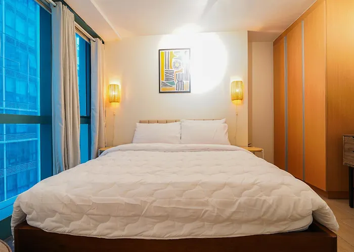New! Roomy & Zen Wi-fi 350mbps Uptown Bgc Backhome7 Manila