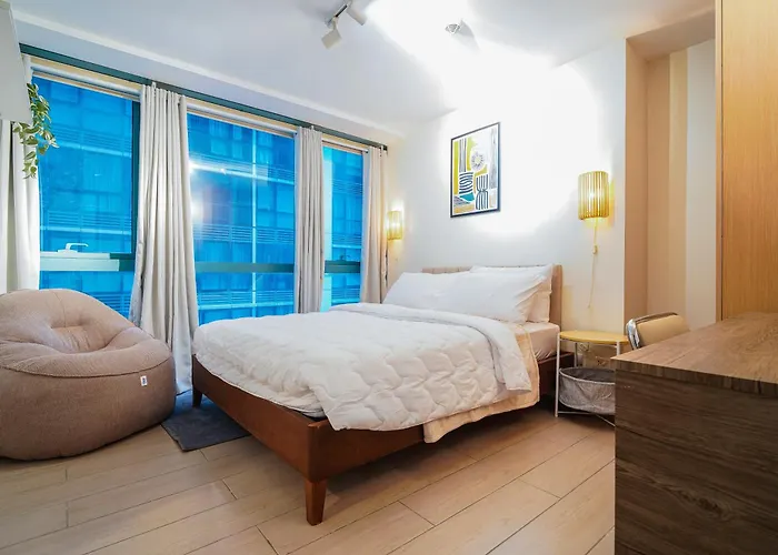 New! Roomy & Zen Wi-fi 350mbps Uptown Bgc Backhome7 * Manila